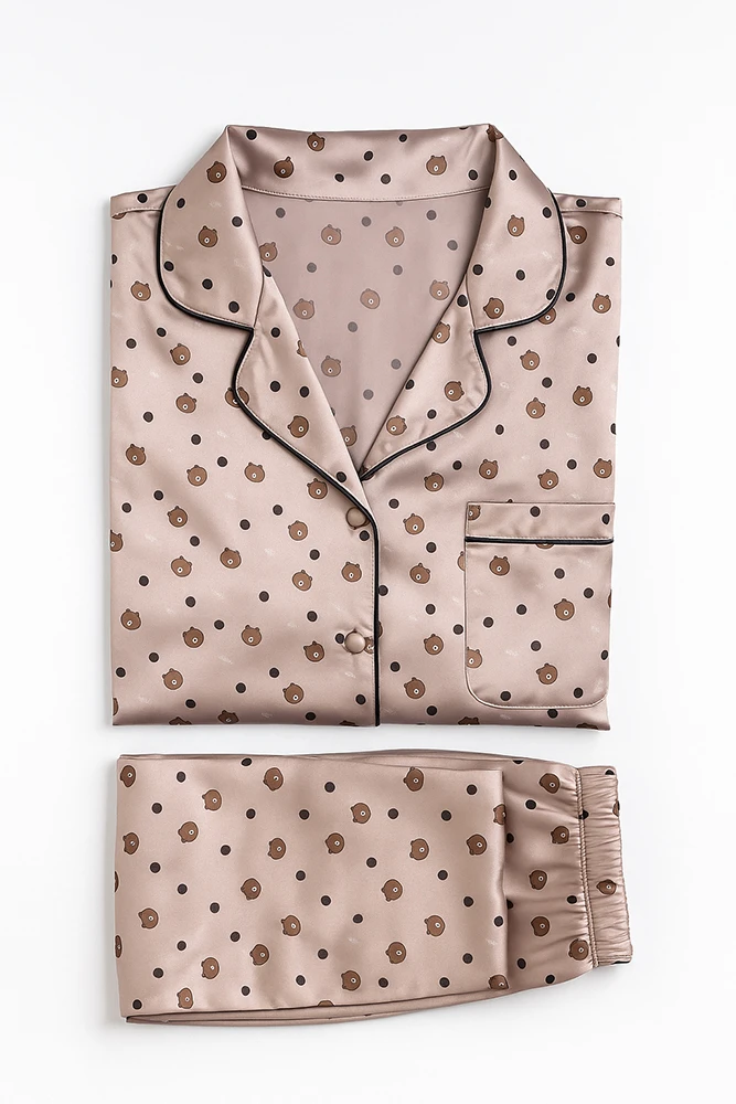 nude-teddy-print-satin-silk-pajama-set بلوز شلوار ساتن طرح تدی نسکافه ای